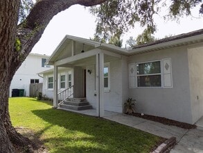 Building Photo - 3130 W Euclid Ave
