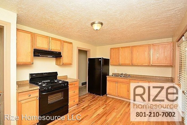 Building Photo - 2069 Van Buren Ave