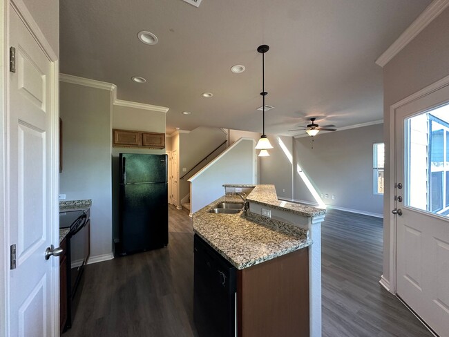 Foto del edificio - Townhome for rent