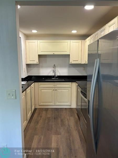 Foto del edificio - 1108 Meadows Cir