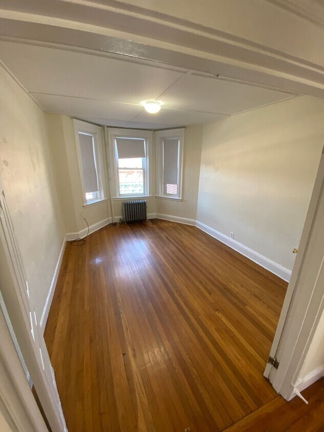 Primary Photo - Fenway 2 bed split, Large Bedrooms, Quiet ...