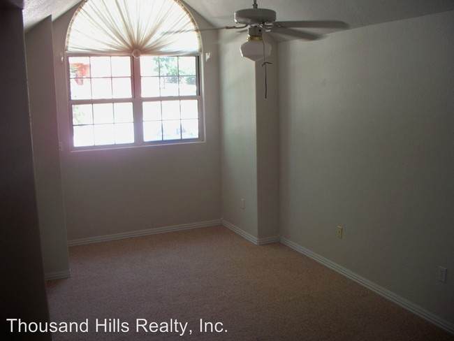 Building Photo - 5 br, 3.5 bath House - 121 Loganberry Court