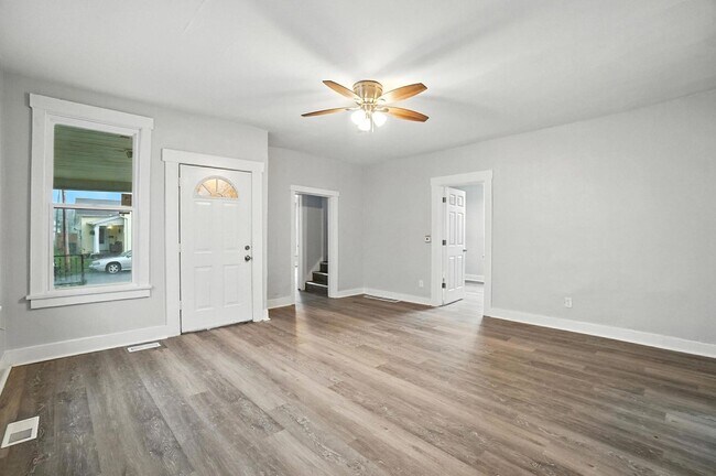Foto del edificio - Newly Renovated, Large Home in Dayton!!