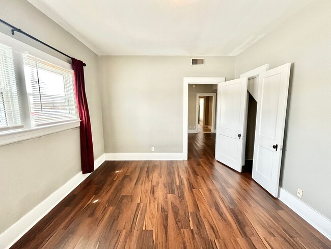Photo - 637 W Ormsby Ave Apartment