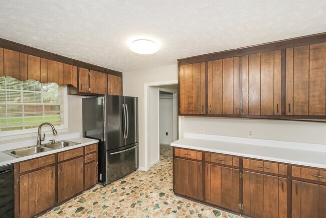 Building Photo - Fantastic 4bd/2.5ba home! Let yourself in!