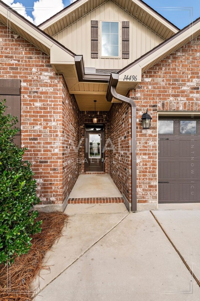 Building Photo - Stunning Luxury Home in Silverhill with Huge Diamond Shaped Backyard!