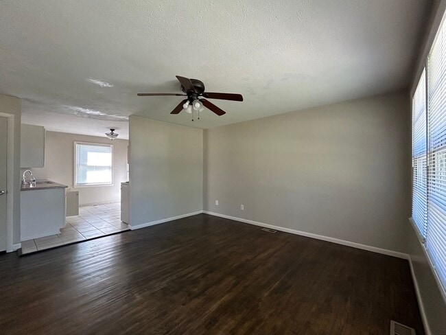 Foto del edificio - 2 Bedroom in SW Wichita, KS