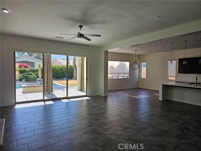 Foto del edificio - 74185 Anastacia Ln