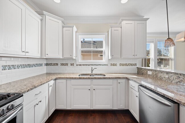 Foto del edificio - Chick's Beach Condo 3BR & 3.5BA w/2-car garage