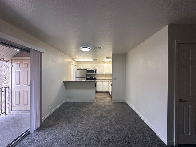 Building Photo - Cozy 2 bed 2 bath condo!