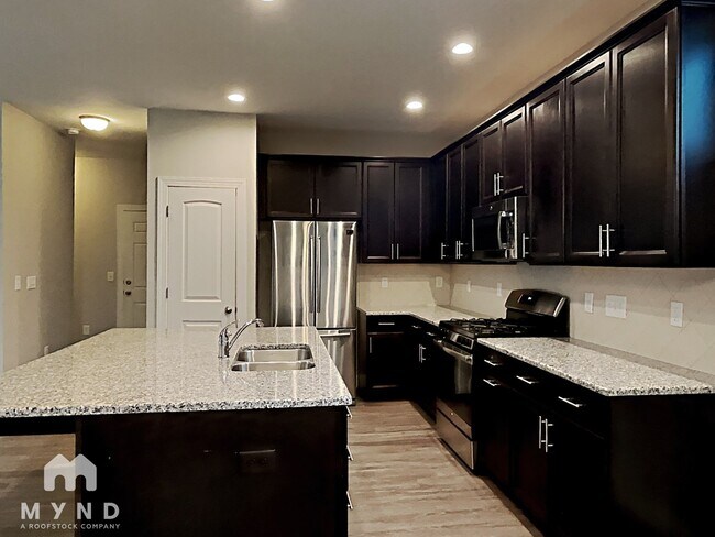 Foto del edificio - 321 Midnight Moon Dr