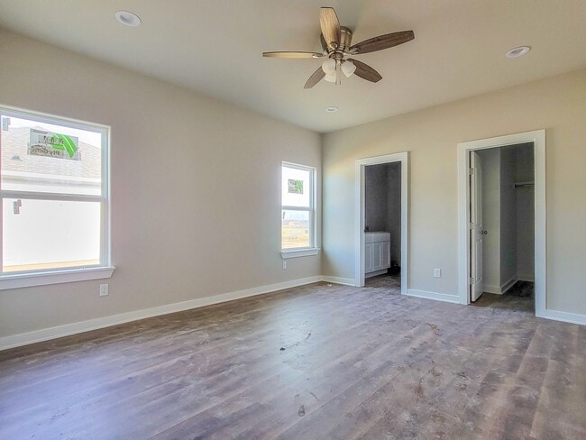 Building Photo - 3 BR/2 BA Corsicana Home