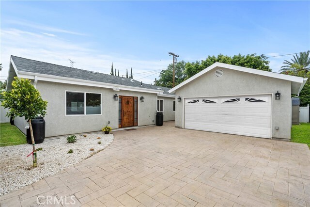 Foto principal - 11018 Burnet Ave