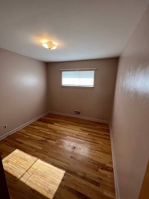 Primary Photo - 3 Bed 2 Bath House with Attached 2 Car Gar...