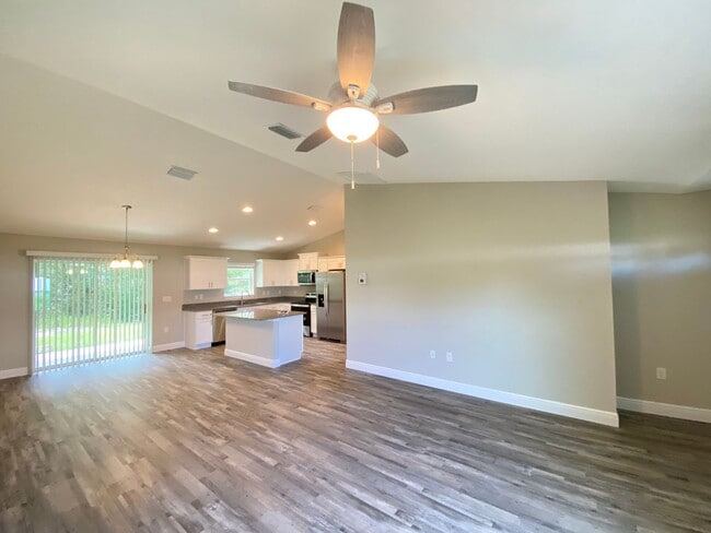 Foto del edificio - Custom Home - Desirable SE Ocala Neighborh...