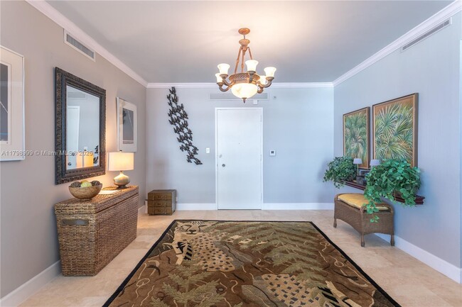 Building Photo - 5055 Collins Ave