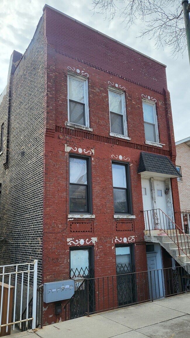 Building Photo - 451 W 27th St