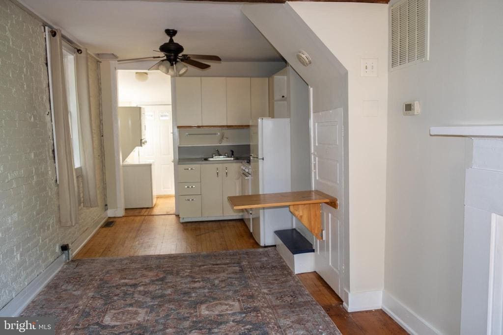Primary Photo - 113 E Churchill St