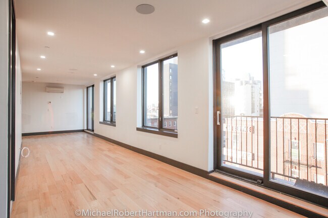 Building Photo - 562 4th Ave