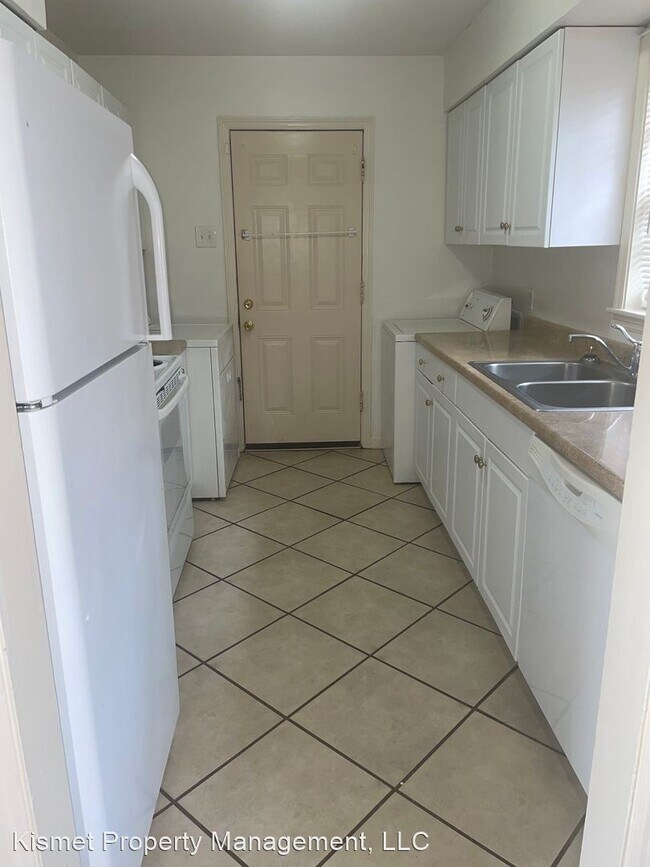 Building Photo - 3 br, 1.5 bath House - 5052 Kaye Road