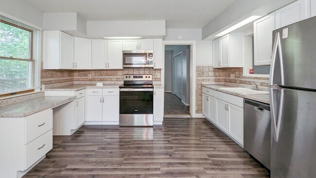 Foto del edificio - Updated Bathroom