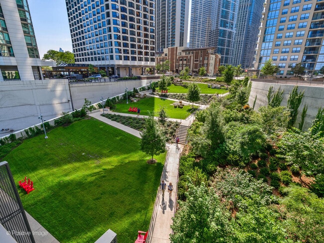 Building Photo - 211 N Harbor Dr