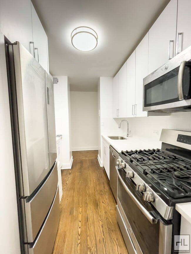 Building Photo - Beautiful 2 Bedroom 2 Bath Apartment/3Bed ...