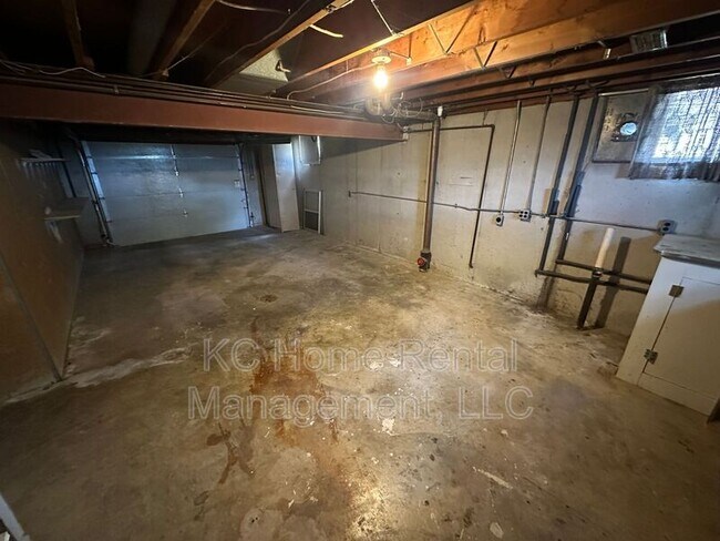 Building Photo - 710 NW Mock Ave