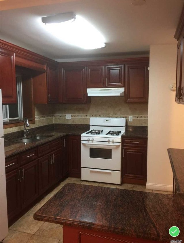 Building Photo - 142-24 Pershing Crescent