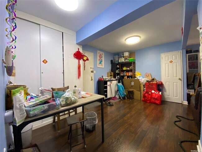 Foto del edificio - 94-11 34th Rd