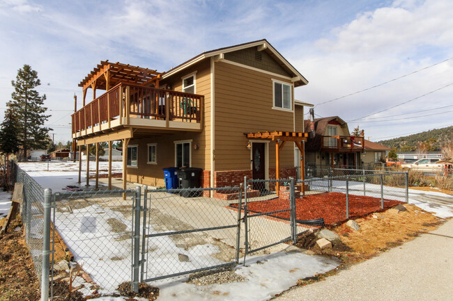 Building Photo - 879 Pinon Ln