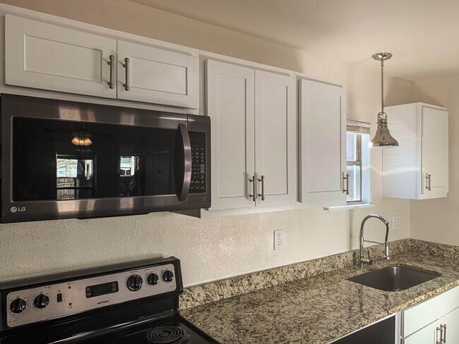 Building Photo - 4926 Reiger Ave