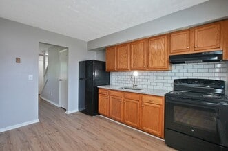 Building Photo - 2209 Clarendon Ln