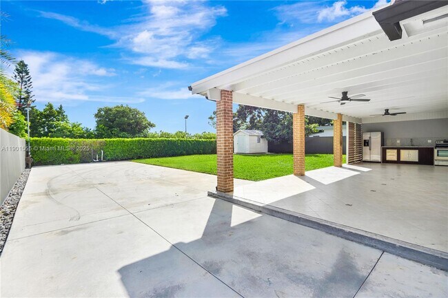 Foto del edificio - 4931 SW 132nd Ave