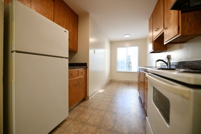 Foto del edificio - 2132 Roosevelt Ave