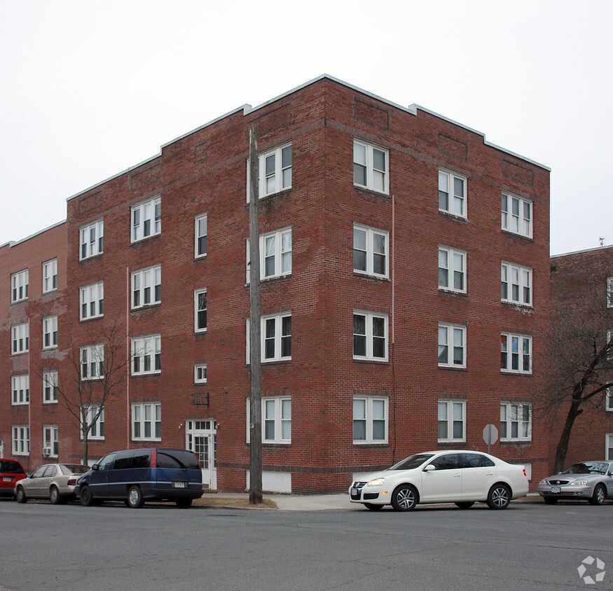 170 Hampshire St, Holyoke, MA 01040 - Apartments in Holyoke, MA ...