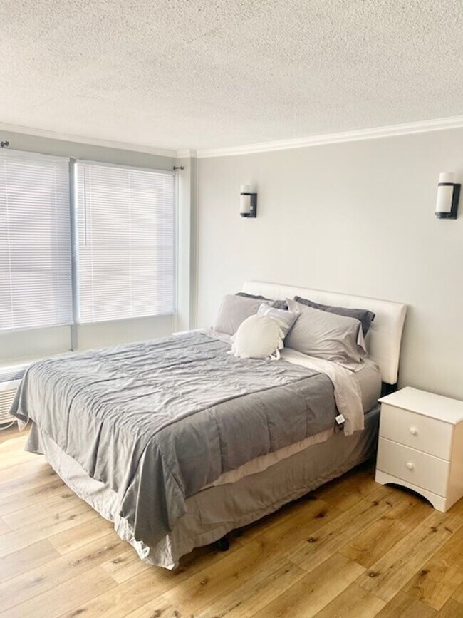 Foto del edificio - University Towers #301 -$1290/month  FURNISHED studio within walking distance to UTK, Fort Sander...