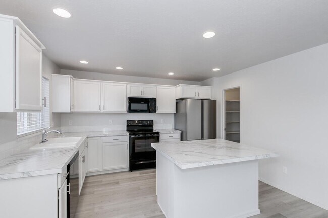 Foto del edificio - Newer 4 Bed / 2.5 Bath House For Rent _ Pl...