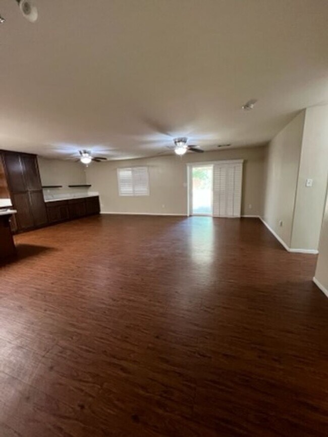 Foto del edificio - 5429 White Wheat Ave