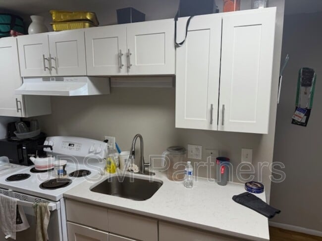 Building Photo - 2187 S Depew St