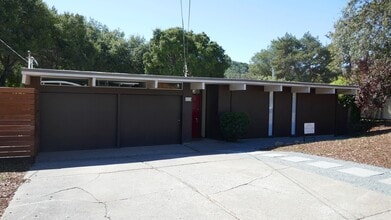 Building Photo - 823 Greenberry Ln