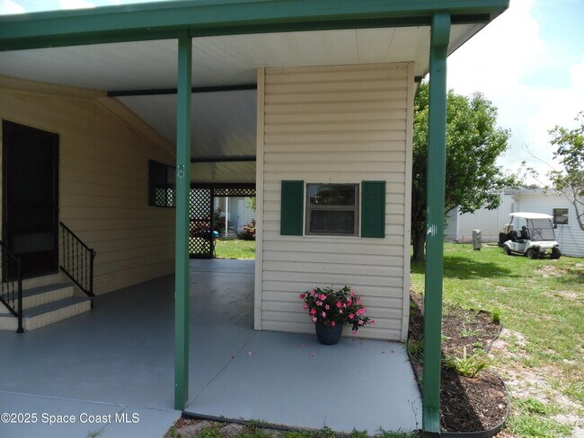 Building Photo - 327 Macadamia Dr