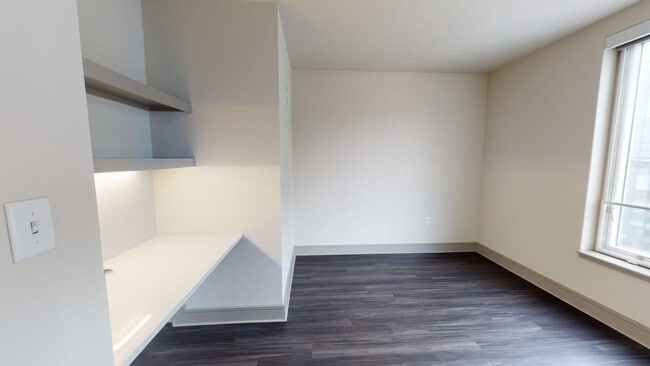 Interior Photo - 100 Pier 4