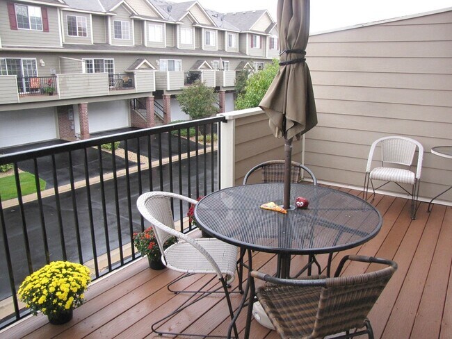 Foto del edificio - End-unit 3 Bd/2.5 Ba Townhome- Built 2007-...