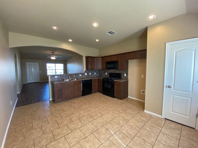 Building Photo - 3 Bed 2 Bath 2 Car Garage* Newer Home in T...