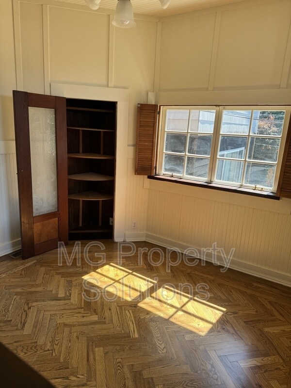 Building Photo - 415 Turney St