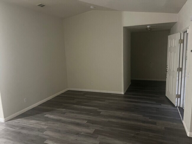 Foto del edificio - 134 Cordova Ln