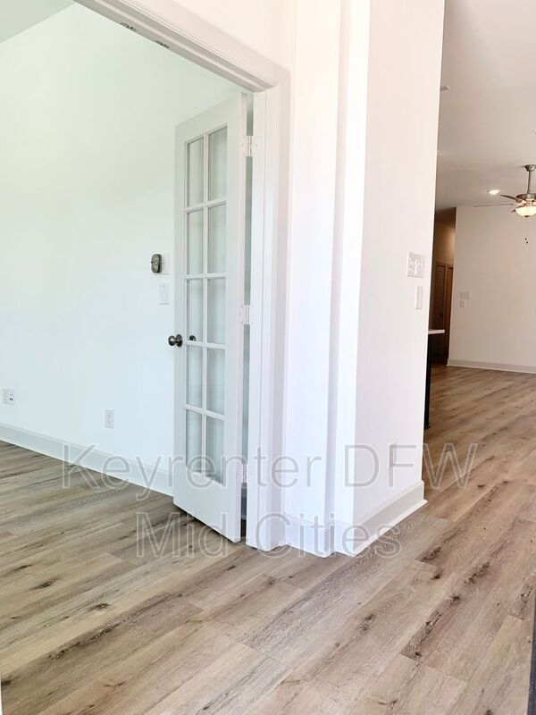 Foto del edificio - 653 Courtyard Ln