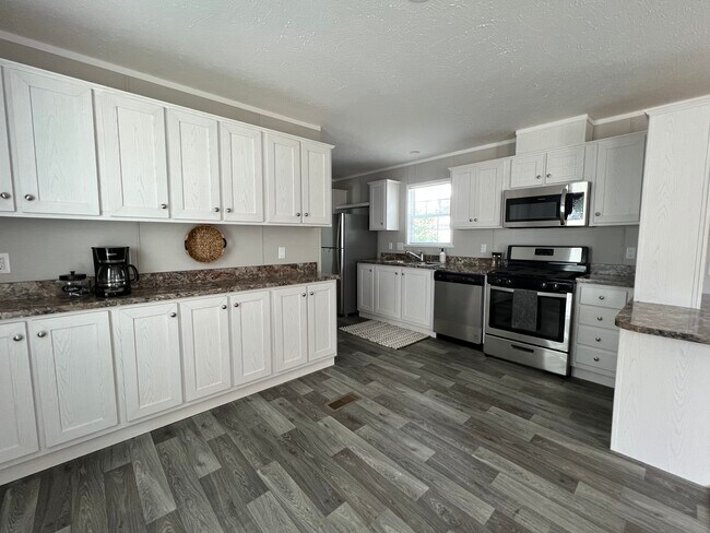 Building Photo - 5165 Tokay Dr
