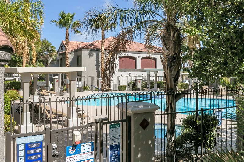 Foto principal - 950 Seven Hills Dr